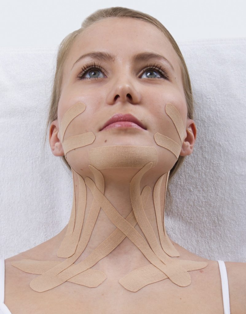 Bandarea estetică facială: cum să ridicați pielea fără intervenție chirurgicală